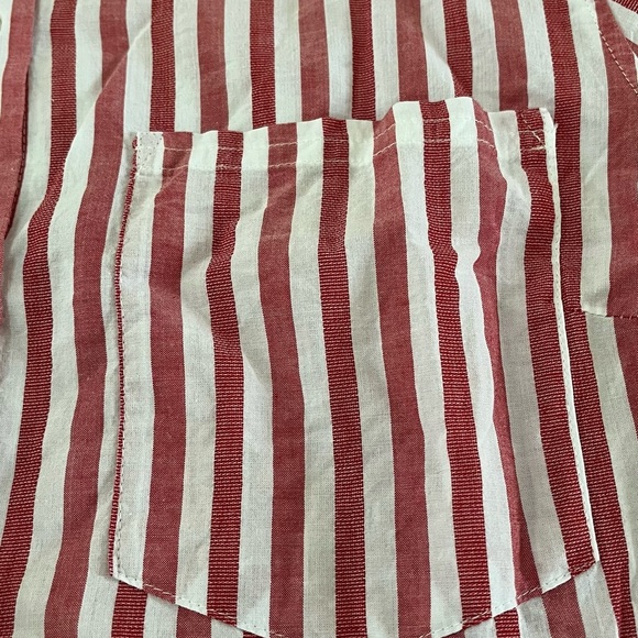 Button up shirts to go - Picture 7 of 8